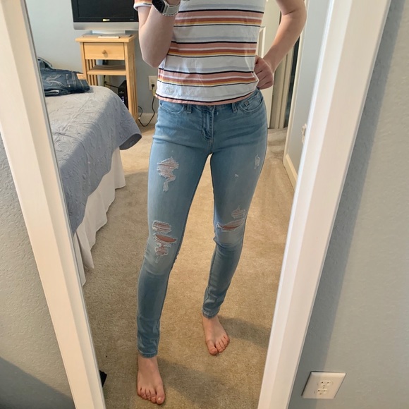 Hollister Denim - size 3 hollister distressed jeans